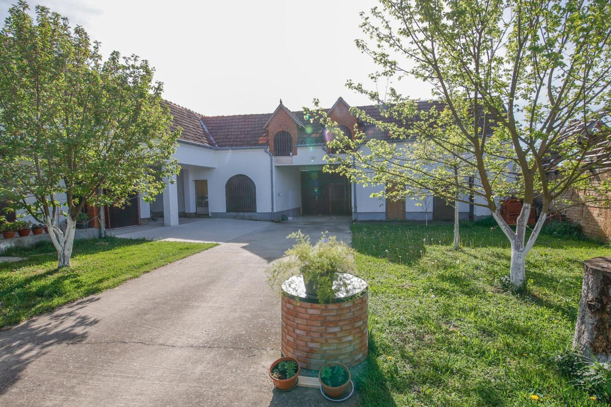 Apartman Marta I Soba Maja Gradiste Exterior foto